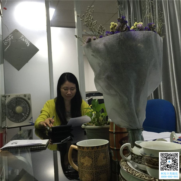 科頤辦公大領(lǐng)導(dǎo)正在統(tǒng)計(jì)分?jǐn)?shù) 科頤辦公大領(lǐng)導(dǎo)正在統(tǒng)計(jì)分?jǐn)?shù)