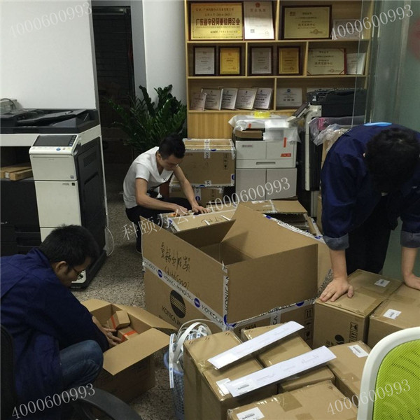 全新原裝柯尼卡美能達復印機配件回貨,同事在整理-科頤辦公 全新原裝柯尼卡美能達復印機配件回貨,同事在整理-科頤辦公